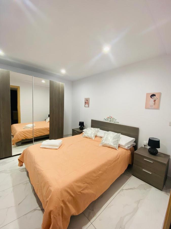 Spacious Deluxe Seaside Escape St. Paul's Bay Exterior photo