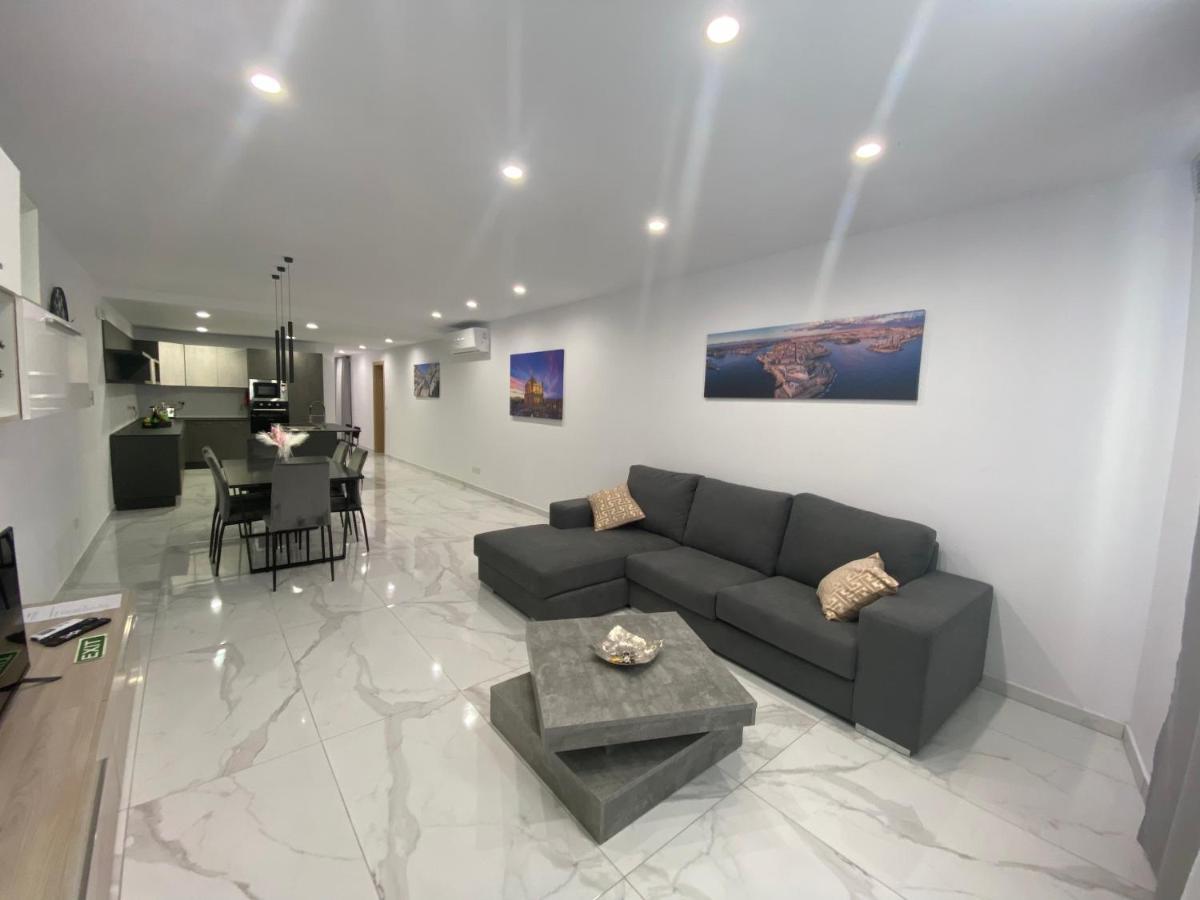 Spacious Deluxe Seaside Escape St. Paul's Bay Exterior photo