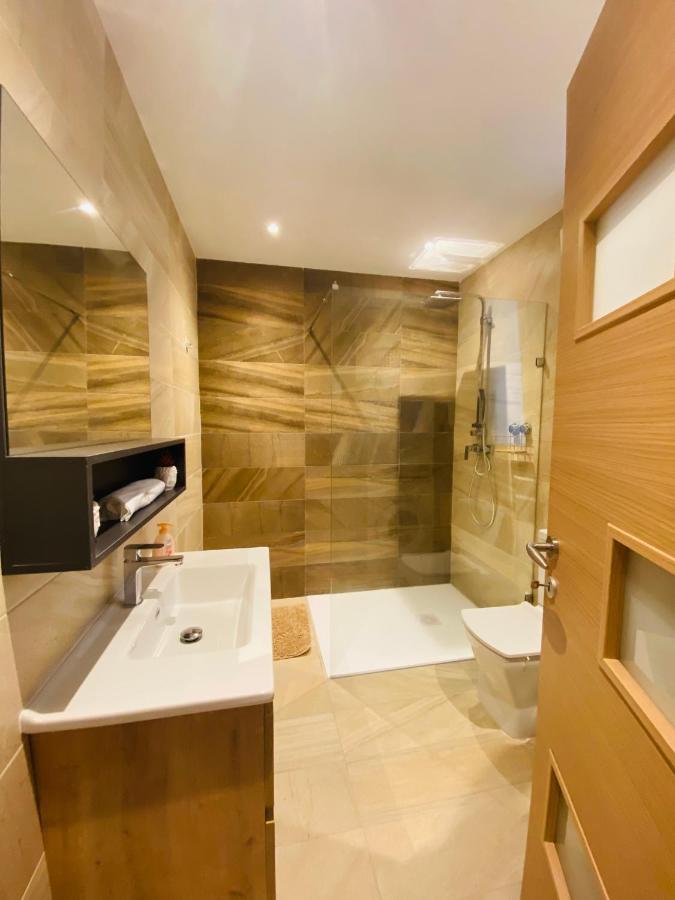 Spacious Deluxe Seaside Escape St. Paul's Bay Exterior photo